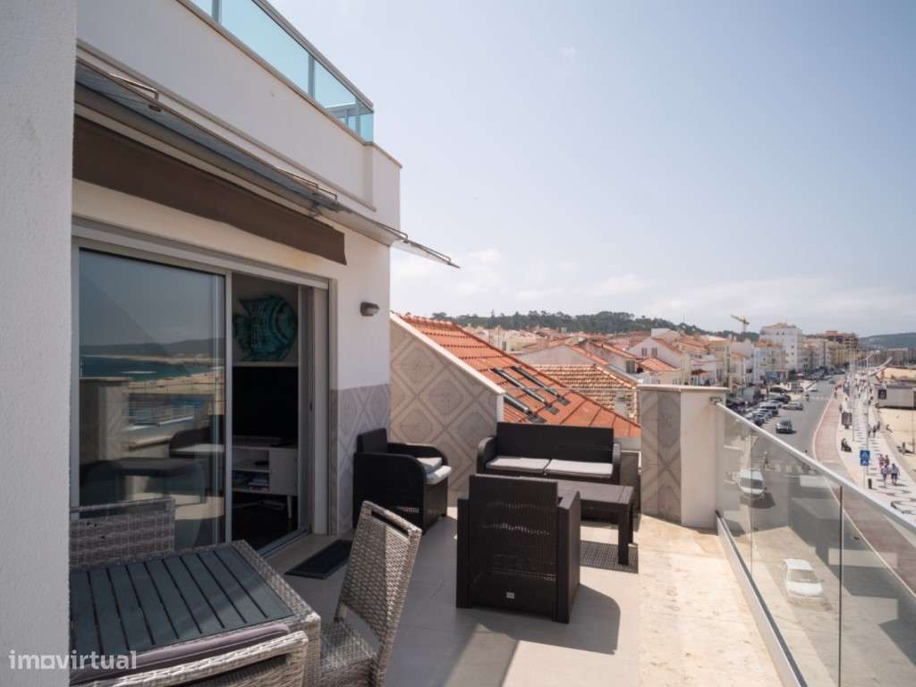 Apartamento T2 com Rooftop e Vista de 360º na Melhor Localização da...-16