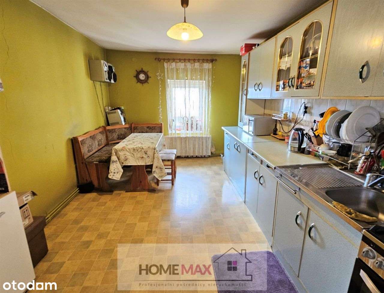 Budynek mieszkalny z zabudowaniami gospodarczymi-5