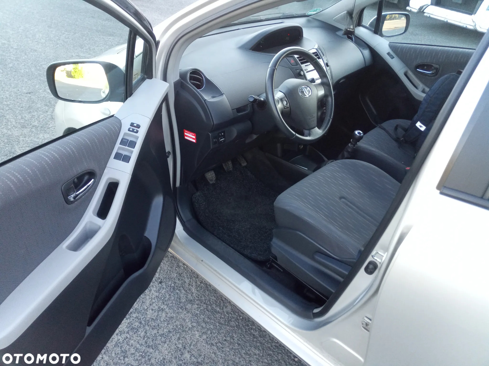 Toyota Yaris 1.33 VVT-i Executive - 9