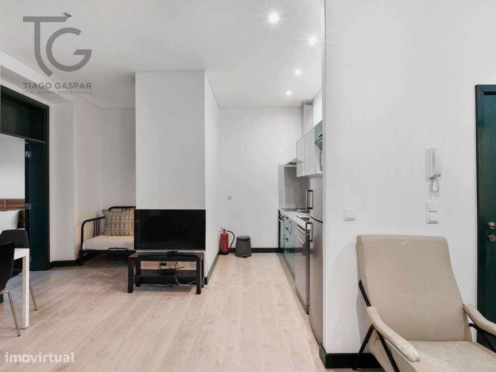 Prédio com 7 Unidades de AL e Loja em Lisboa-17