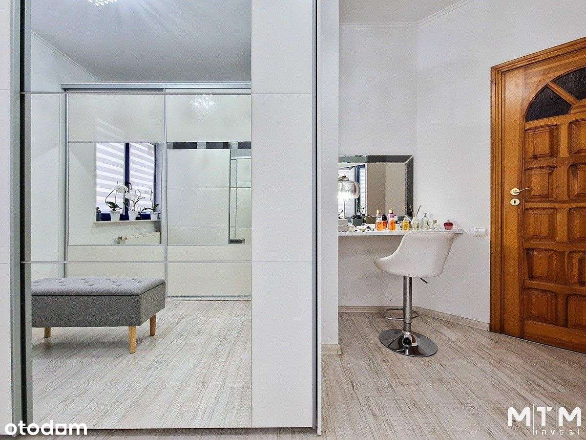 Energooszczędny dom z dużym garażem w Podjuchach-12