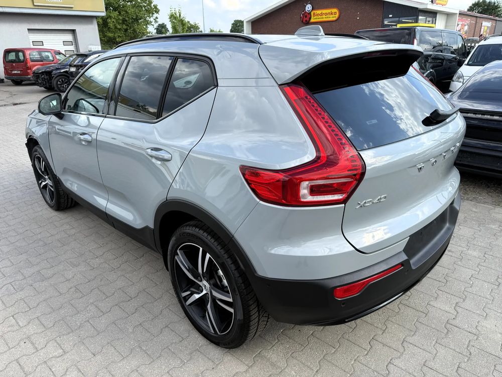Volvo XC40 B3 B DKG Plus Dark 2025