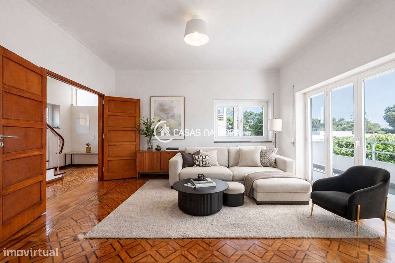 Moradia T3+T1  na Rua João das Regras, junto à Avenida de Sintra.-0