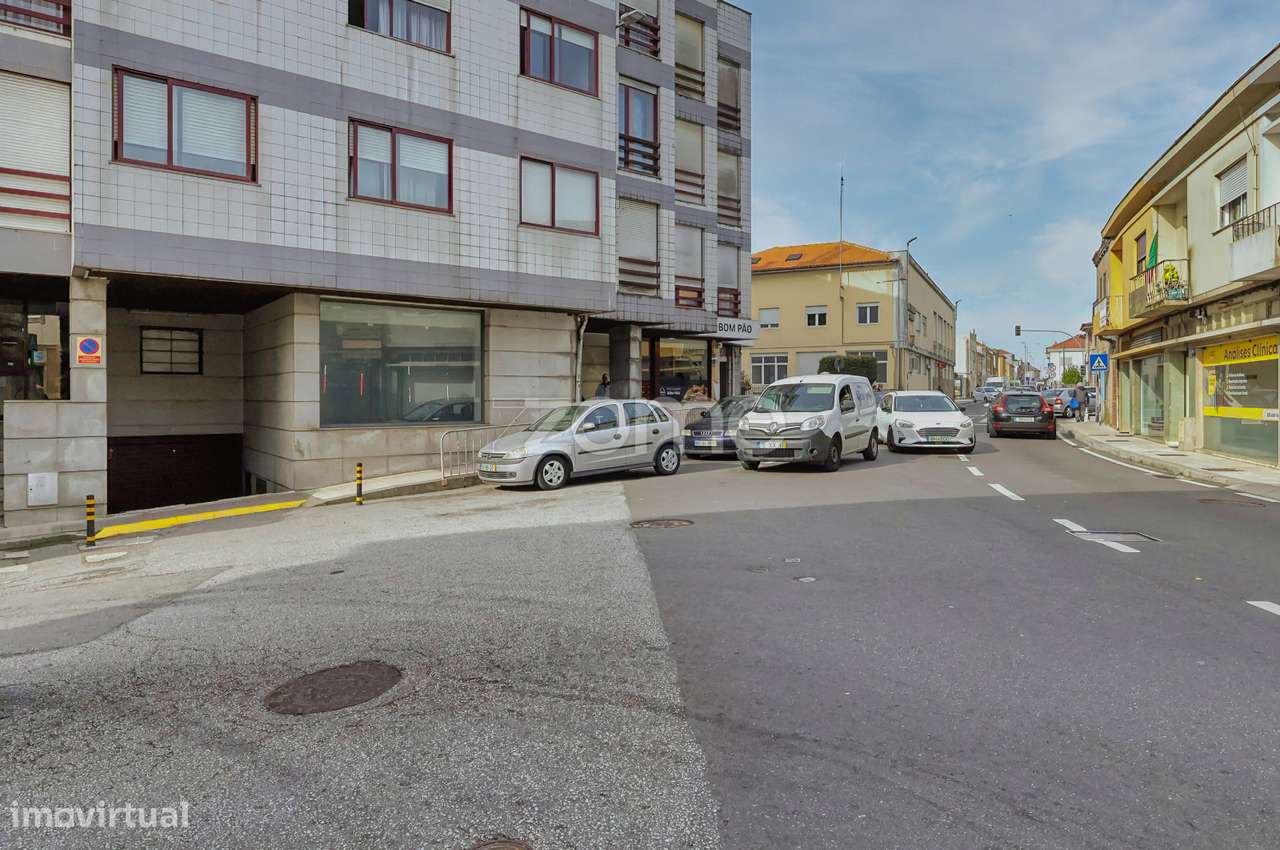 Vende-se loja 338m2 na rua Dr. Joaquim Manuel Costa em Valbom Gondomar - Grande imagem: 4/34