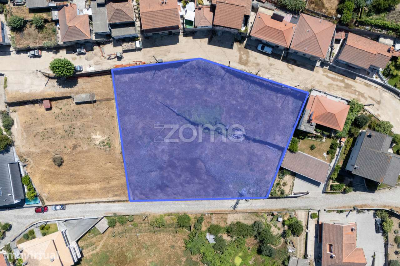 Terreno versátil em zona nobre de Castelo de Paiva - Grande imagem: 1/17