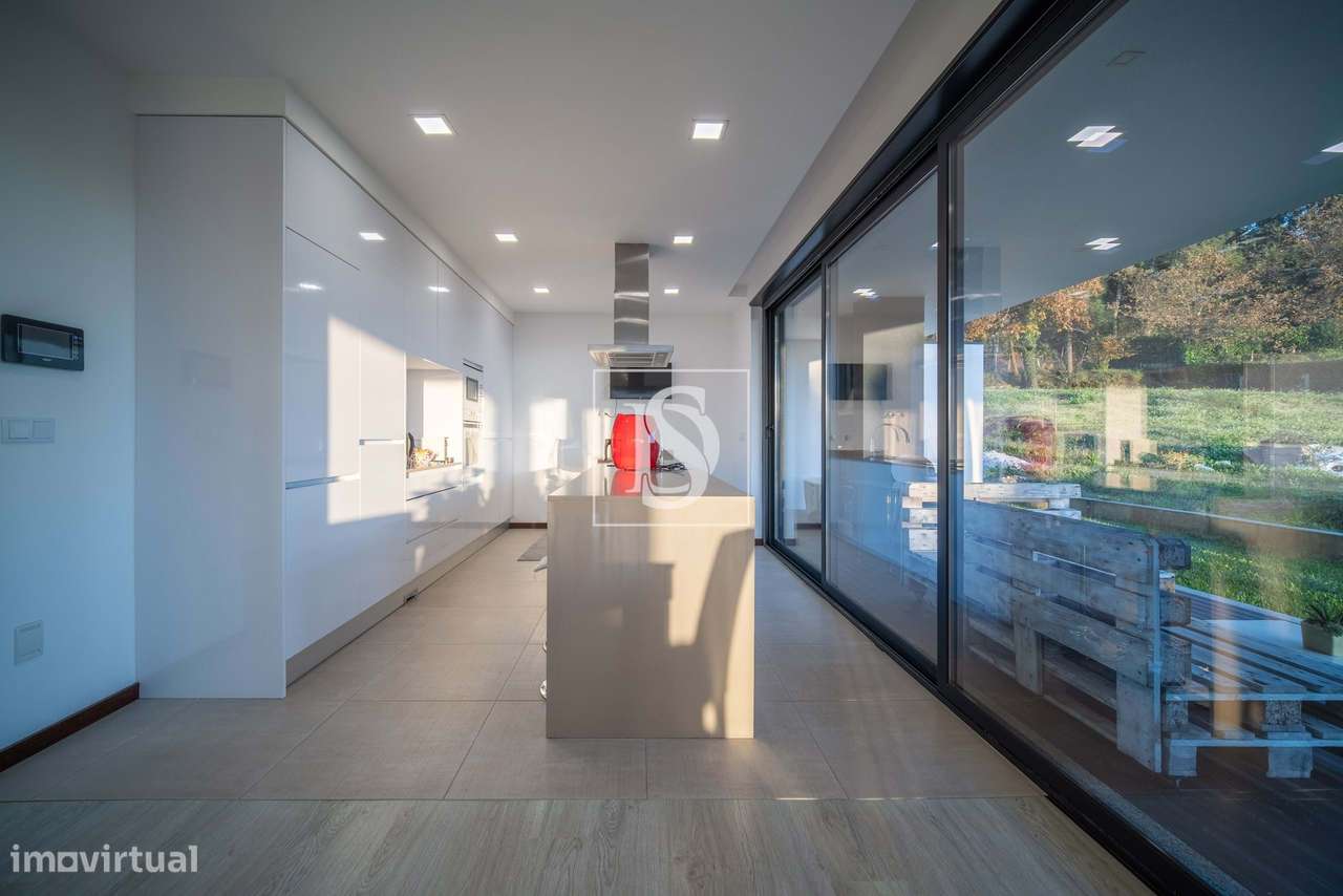 Moradia Individual T3, com jardim e vistas desafogadas-5