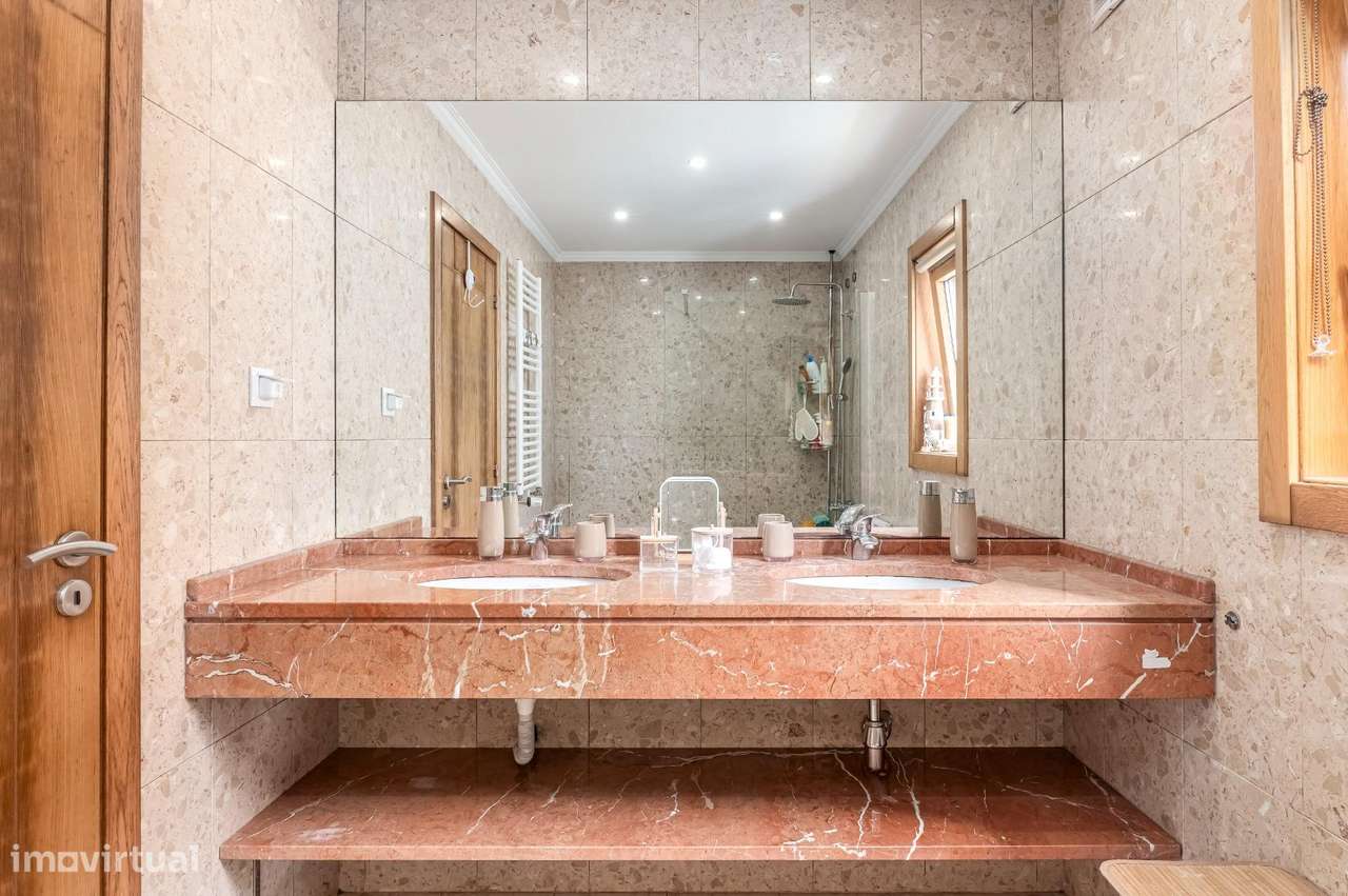 MORADIA ISOLADA T5 NA PÓVOA DE SANTA IRIA-3