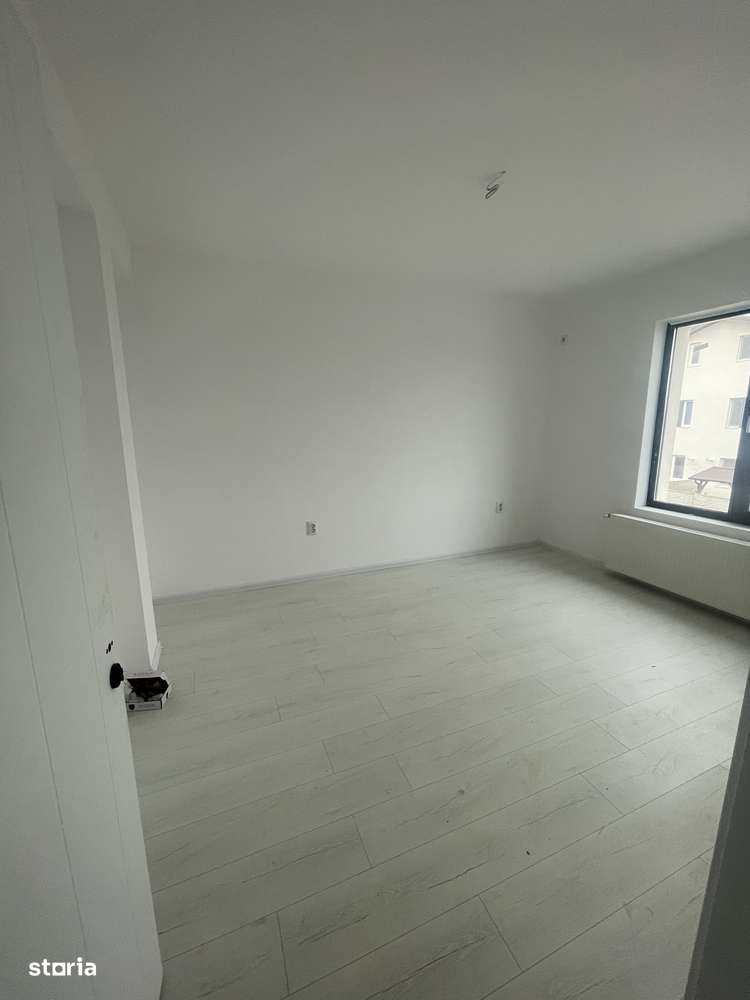 Casă modernă cu mansardă și curte, ideală pentru familie-9