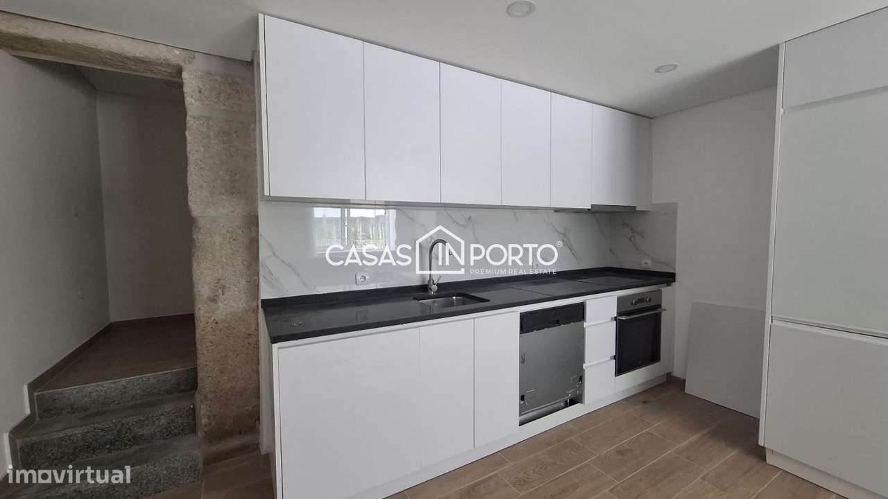 Moradia Triplex T2 com Terraço - Localização Premium junto à Lapa,-10