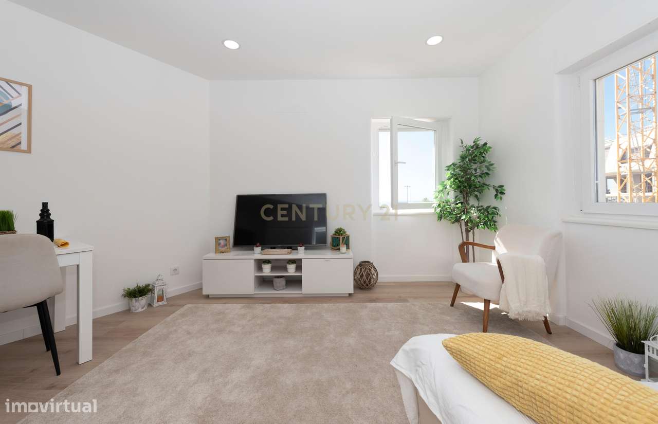 Apartamento Renovado com Vista Mar no Coração de Cascais-32