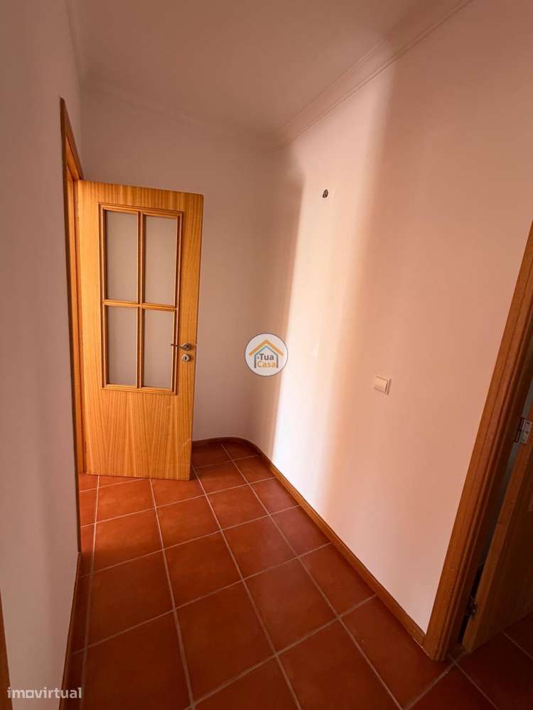 Moradia T4 no centro de Cantanhede com dois pisos e terraço.-14