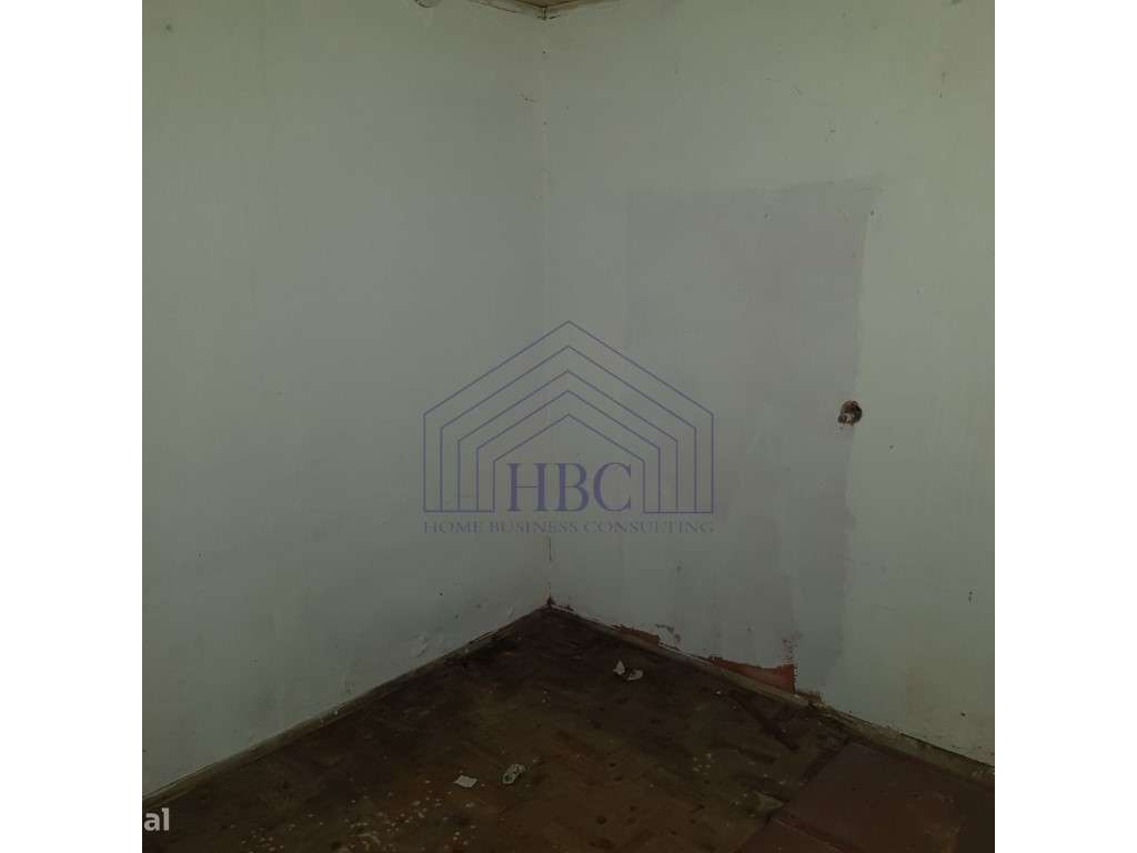 Moradia T2 para Remodelação com Vista Serra | Bombarral - Grande imagem: 5/10