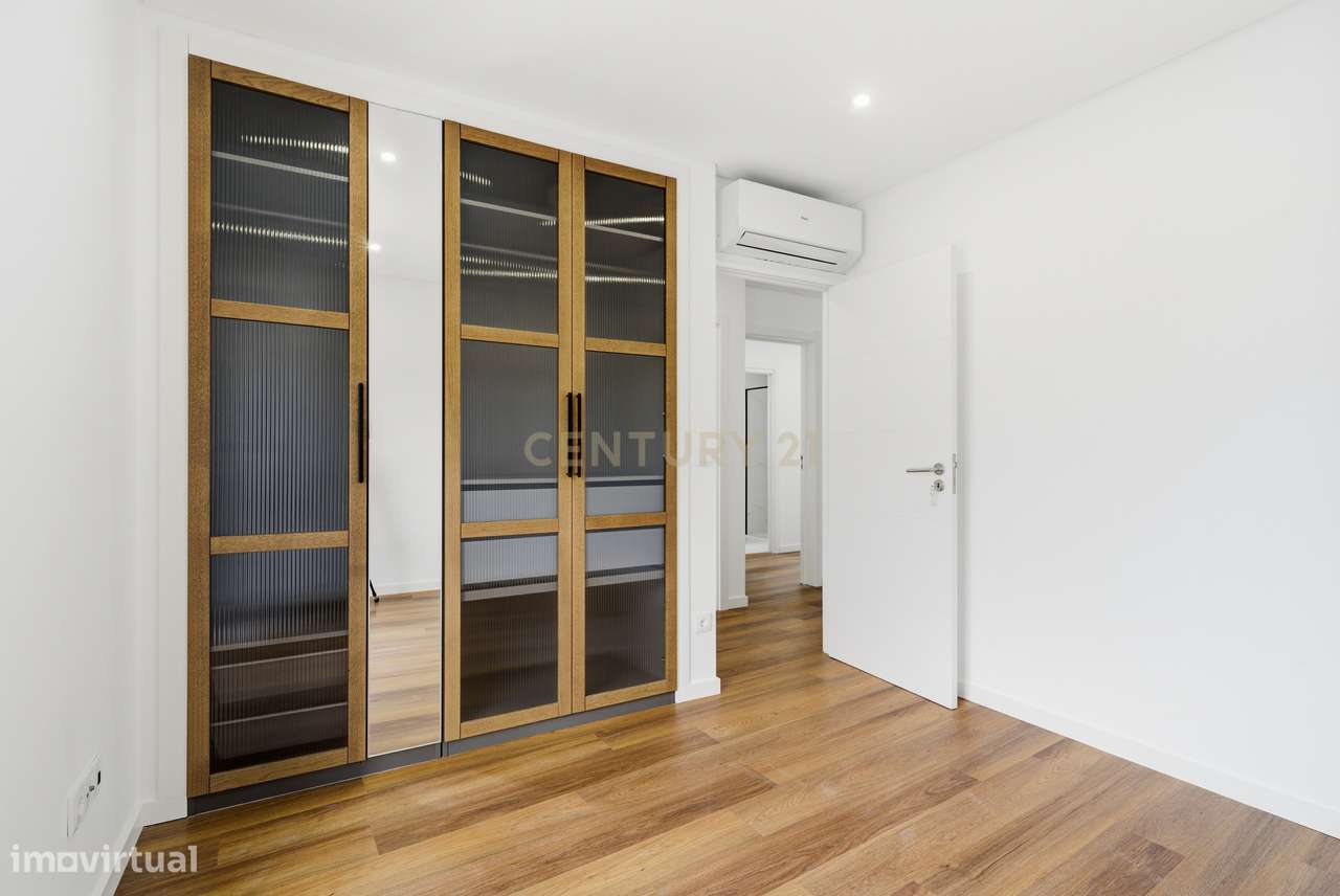 Moradia Renovada com Jardim, no Sarge-10