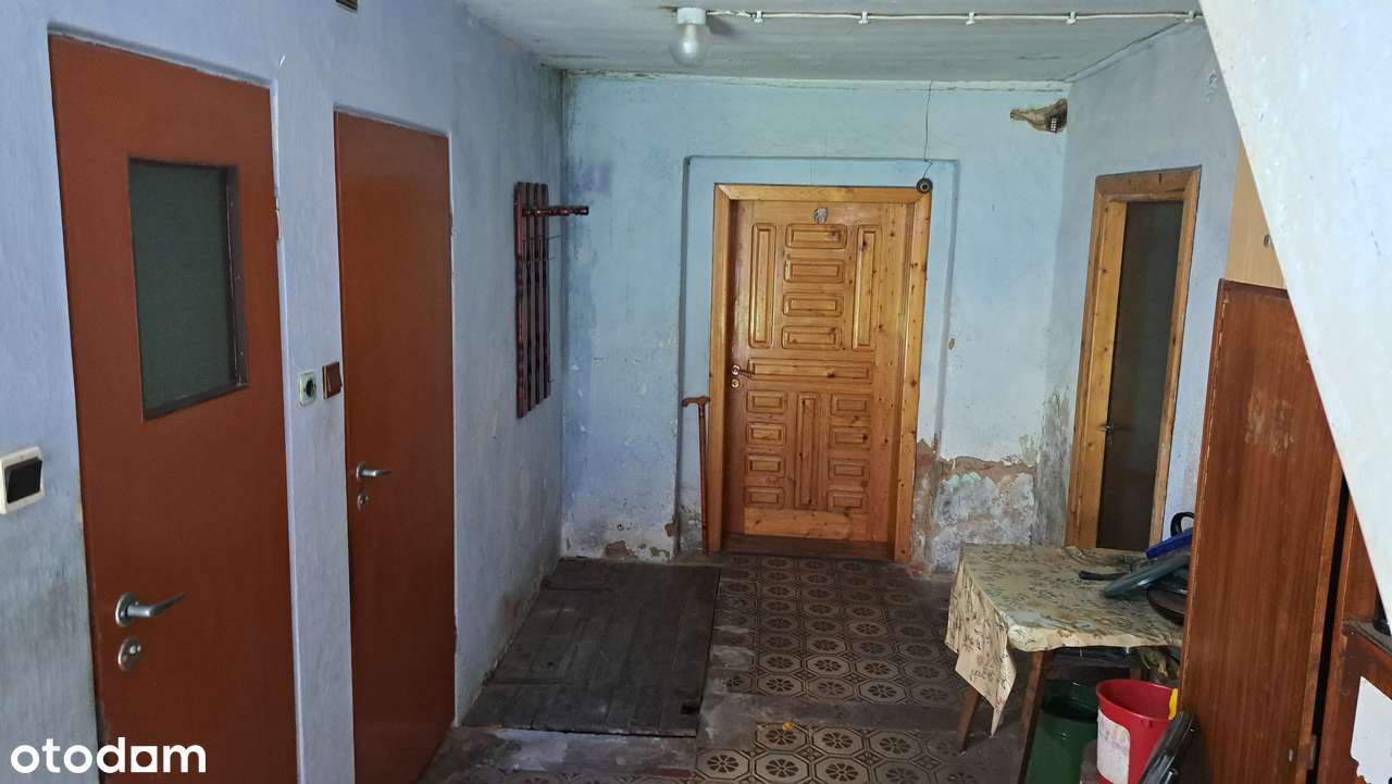 Przedwojenny dom na wzgórzu ze stodołą i stajnią-7