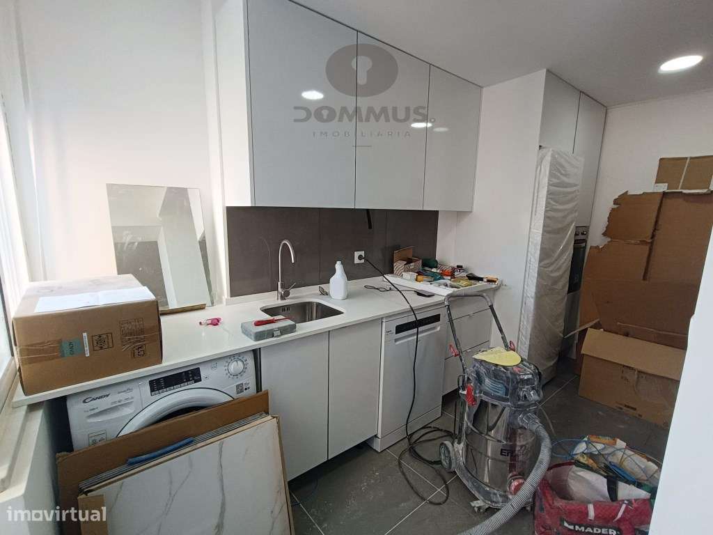 Apartamento T3 na Damaia totalmente Remodelado-11