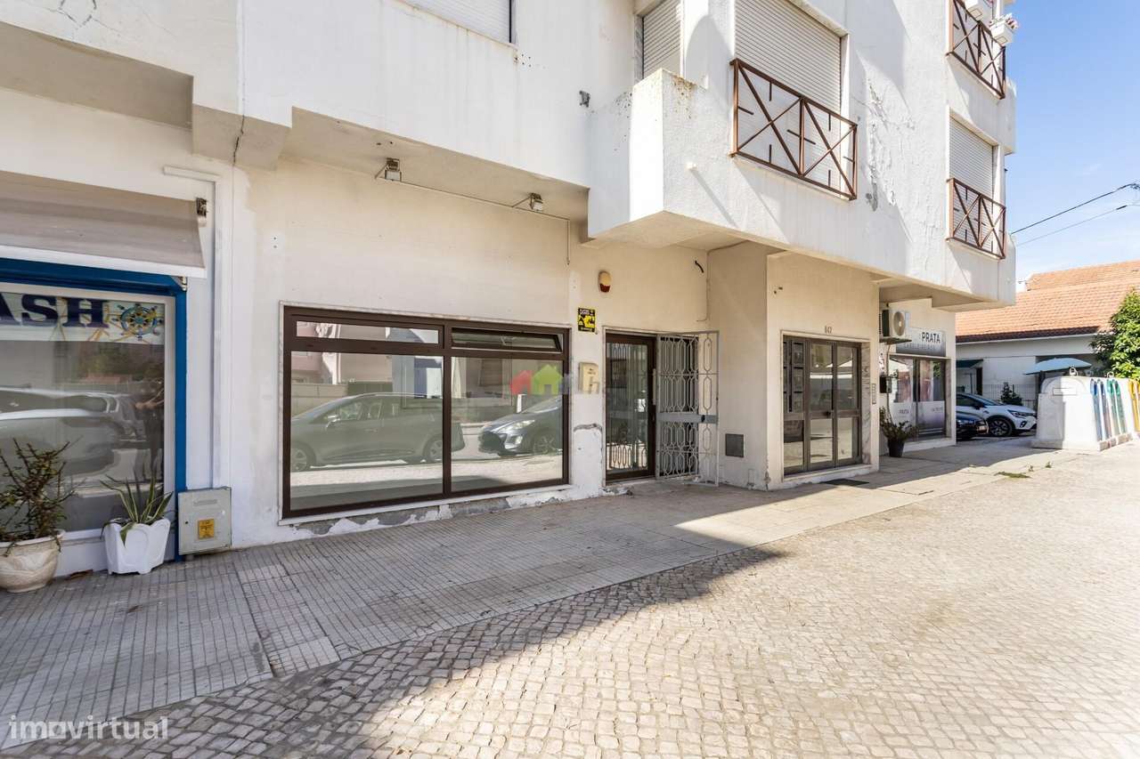 Apartamento T1 Totalmente Remodelado com Terraço Privativo (45 m2)-27