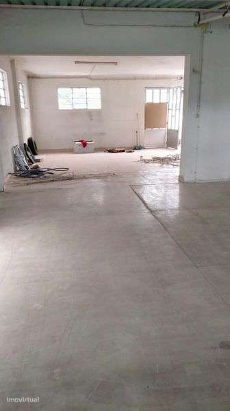 Armazém com 220 m2 - Grande imagem: 4/5