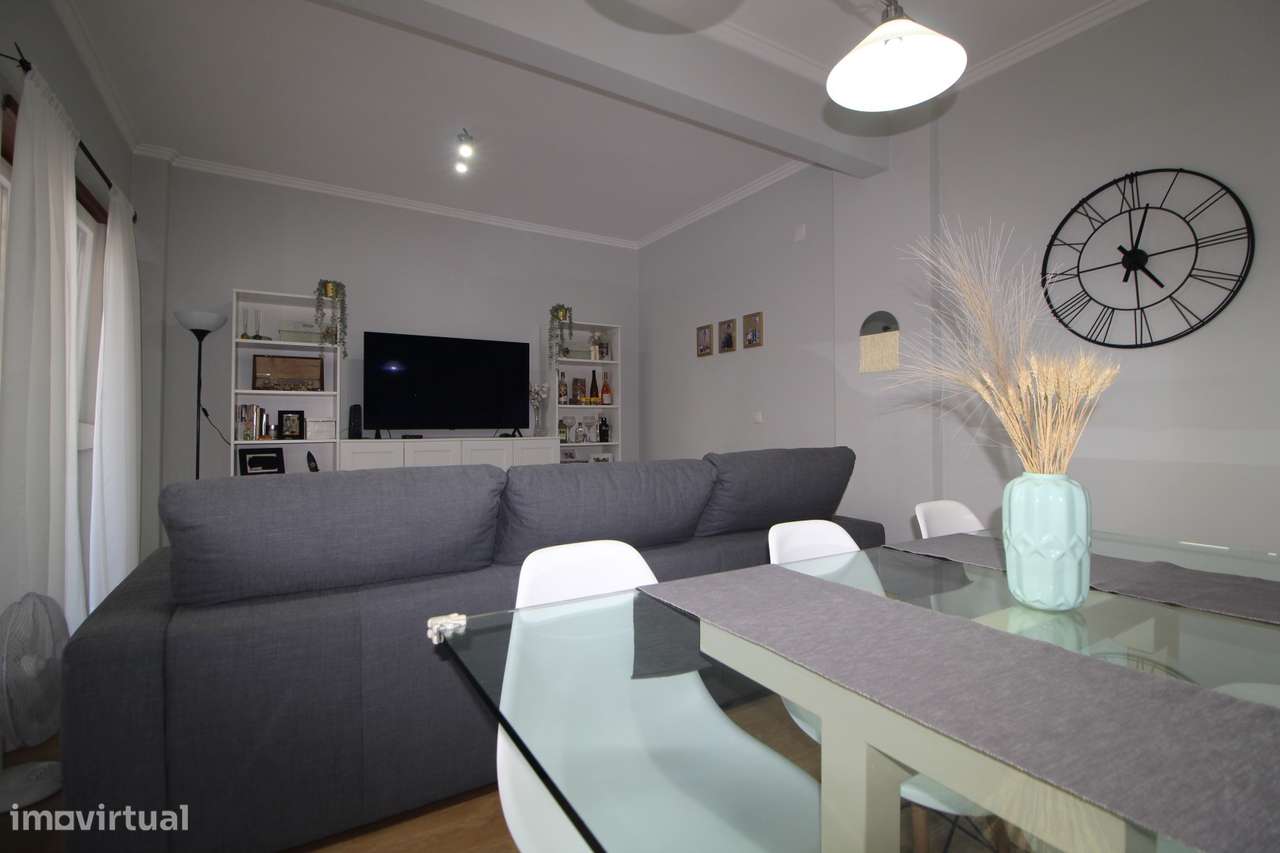 Vende-se T3 em Monte Abraão - Grande imagem: 2/24