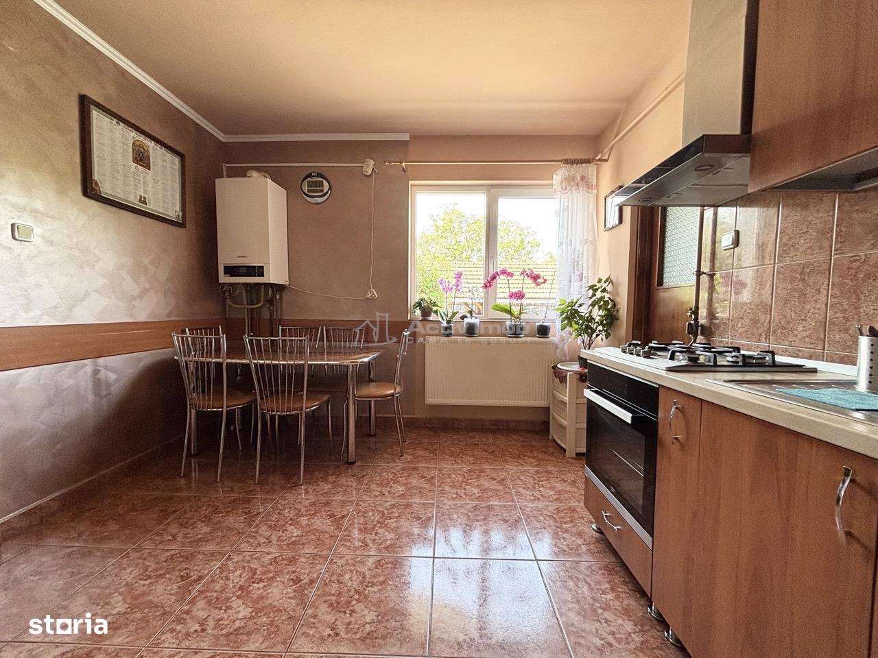 Casa - Vila - str. Piatra Craiului-8