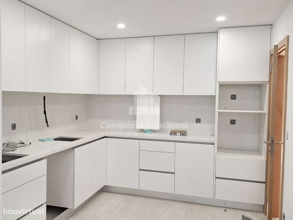 Moradia T4+2 | Valbom| Terraço e Churrasqueira-8