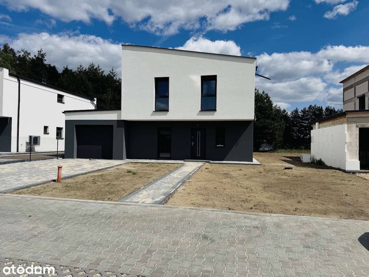 Nowy energooszczędny pokój na parterze, 5 sypialni, obok lasu