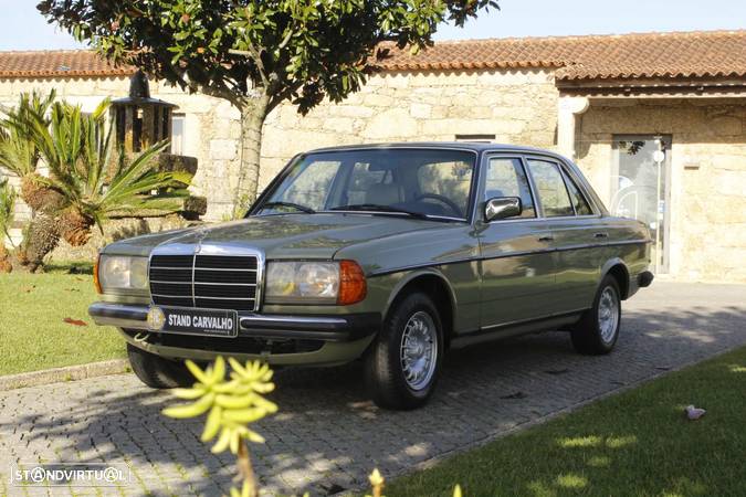 Mercedes-Benz 300 D - 1