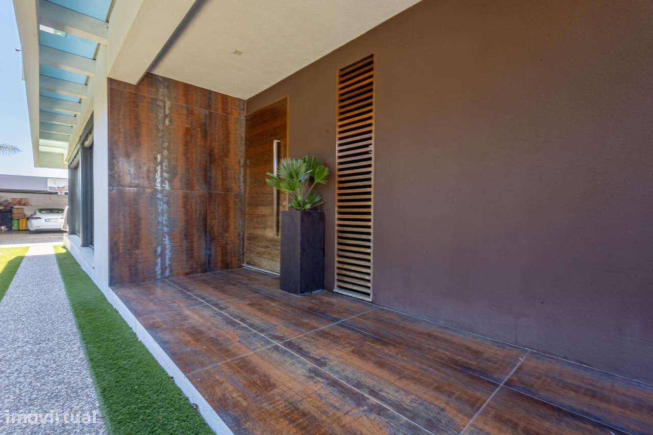 Excelente moradia moderna, local recatado com piscina-12