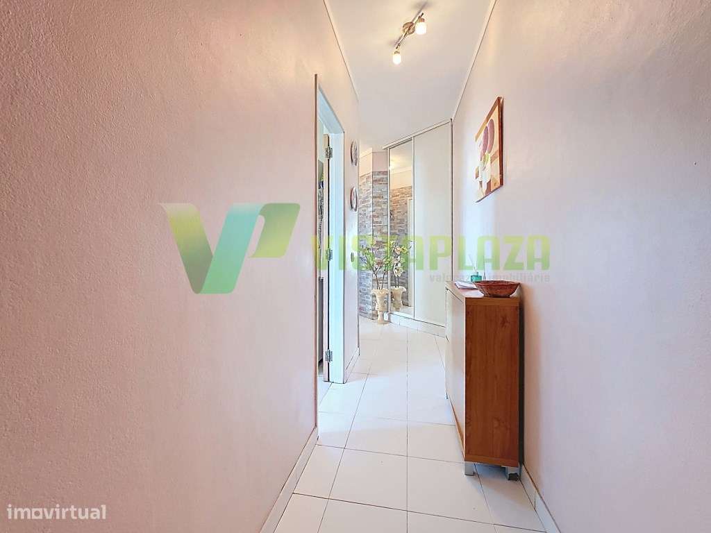 Apartamento T2 com Vista sobre Portimão, junto ao Aqua - Grande imagem: 5/23