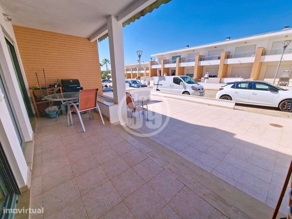 Bonita moradia em banda com 2 quartos, em condominio fechado com gr...-10