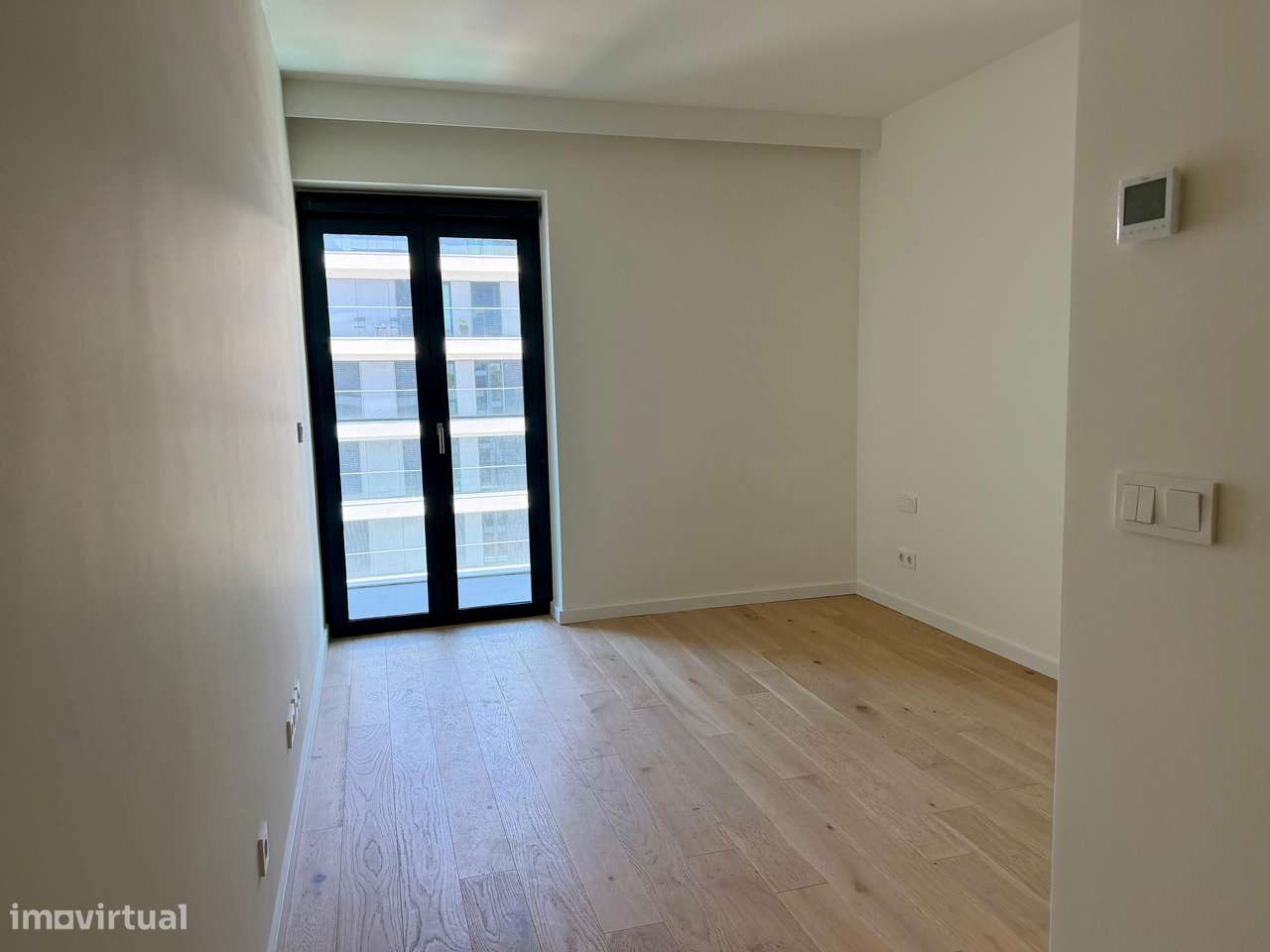 Apartamento T4 condomínio c/ piscina – Av. Novas-7