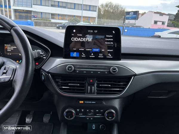 Ford Focus 1.5 TDCi EcoBlue Titanium - 32