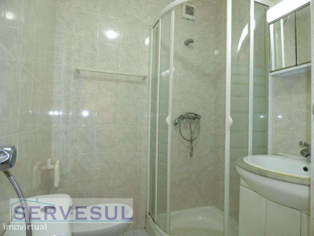 Casa Tradicional, com dois pisos, 4 quartos, dividida em duas habit...-28