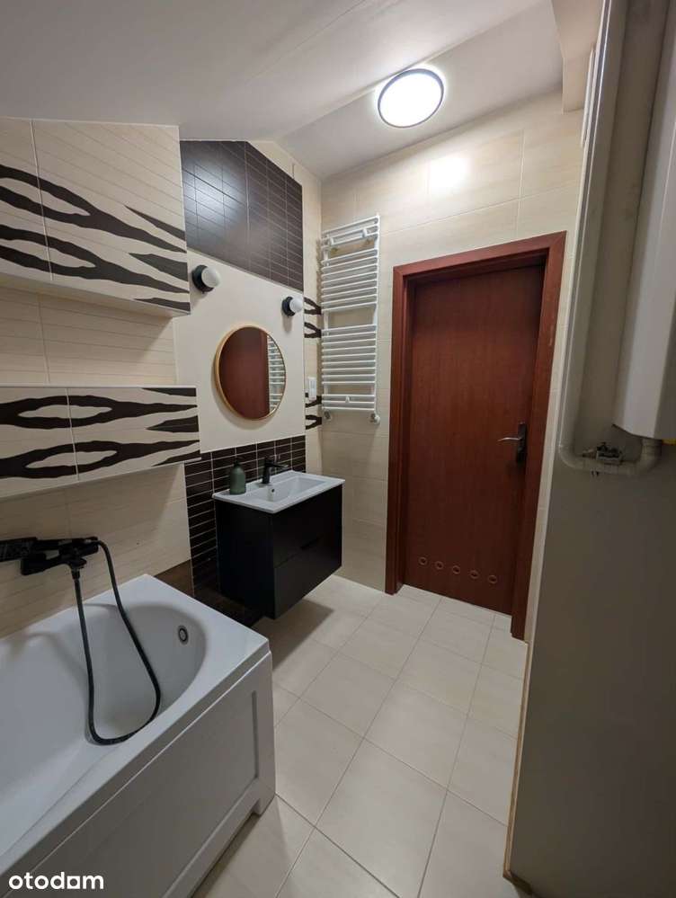 Atrakcyjne z halą garażową i komórką-11