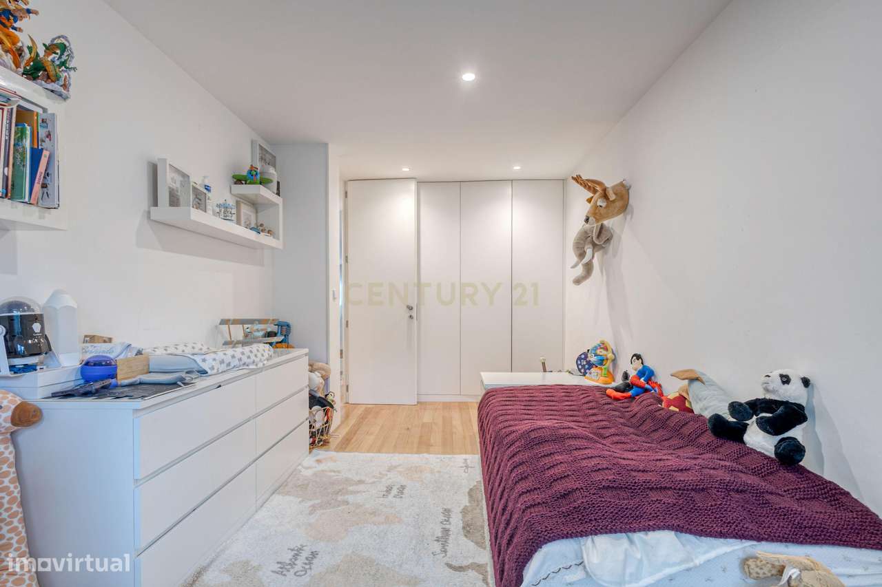 T3 Renovado com Terraço a 200m da Praia de Lavadores-17