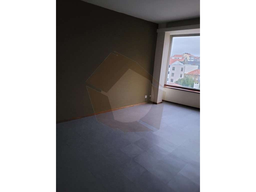 ESCRITÓRIO - PARANHOS (QUINTA DO COVELO) - Grande imagem: 2/7