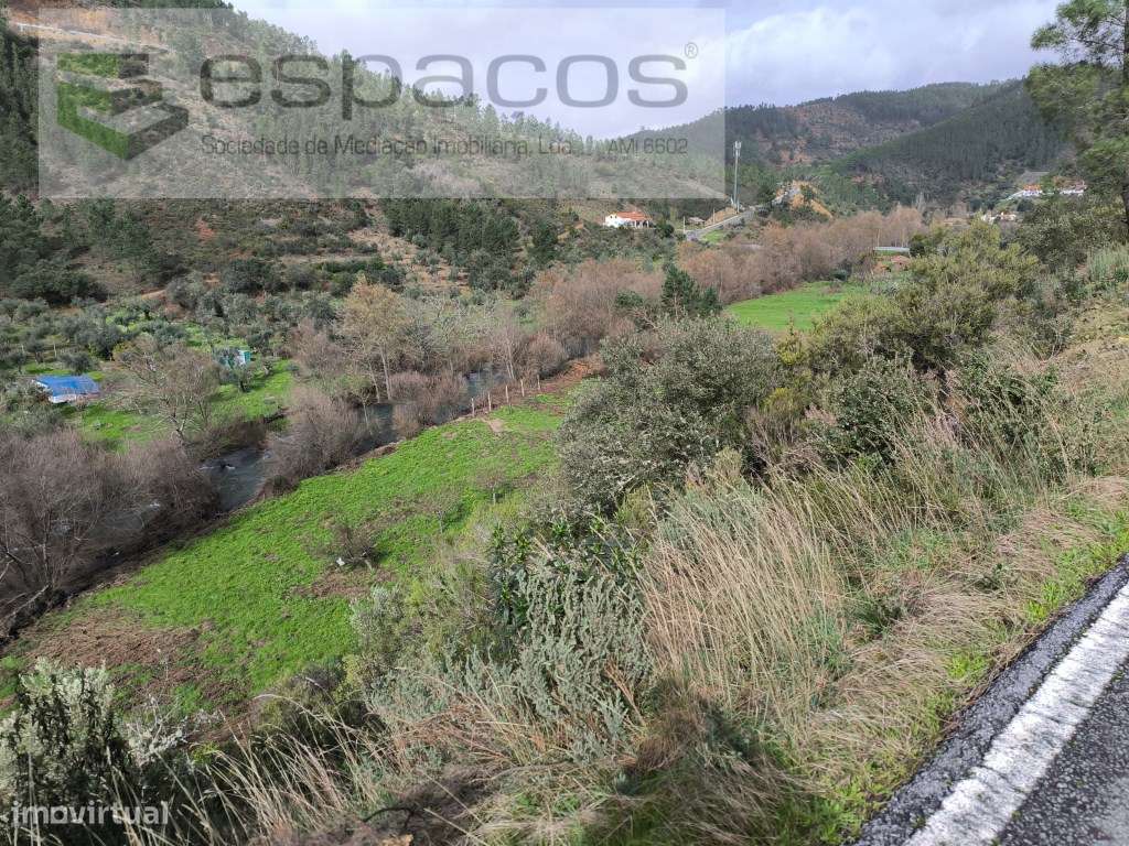 Terrenos a confinar com ribeira - Pomar-6