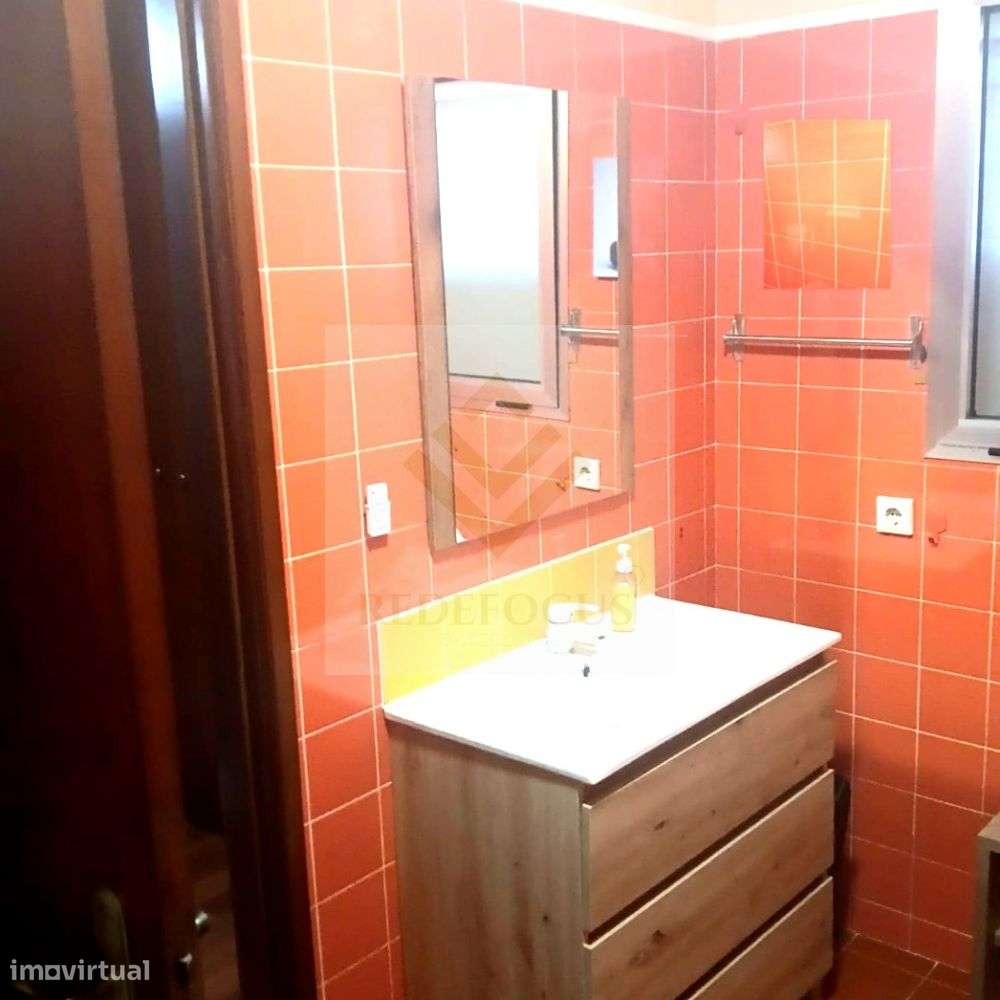 Apartamento T2 com varandas em Santa Maria de Lamas-11