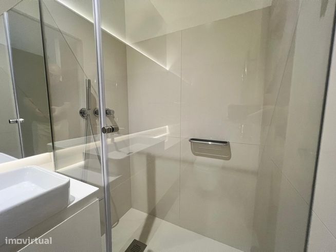 Venda de Apartamento T3 com garagem ao Campo Alegre-19