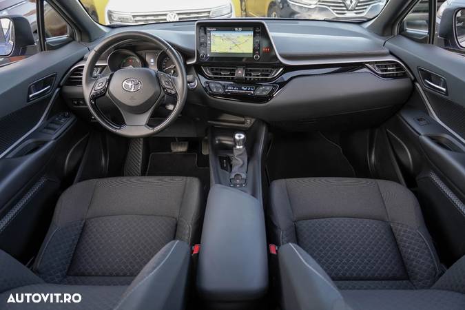 Toyota C-HR Hybrid Style Selection - 2