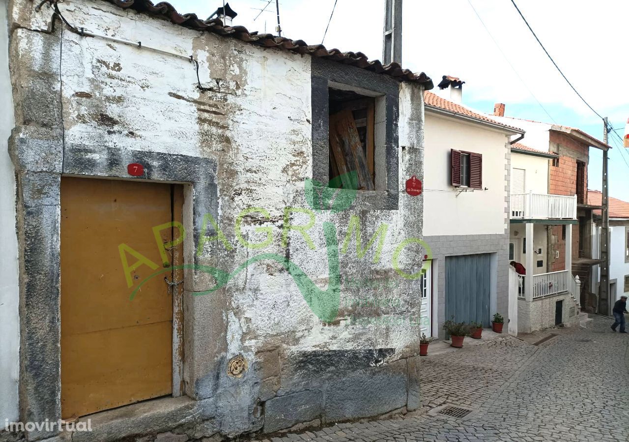 Casa para reconstrução em Trevões