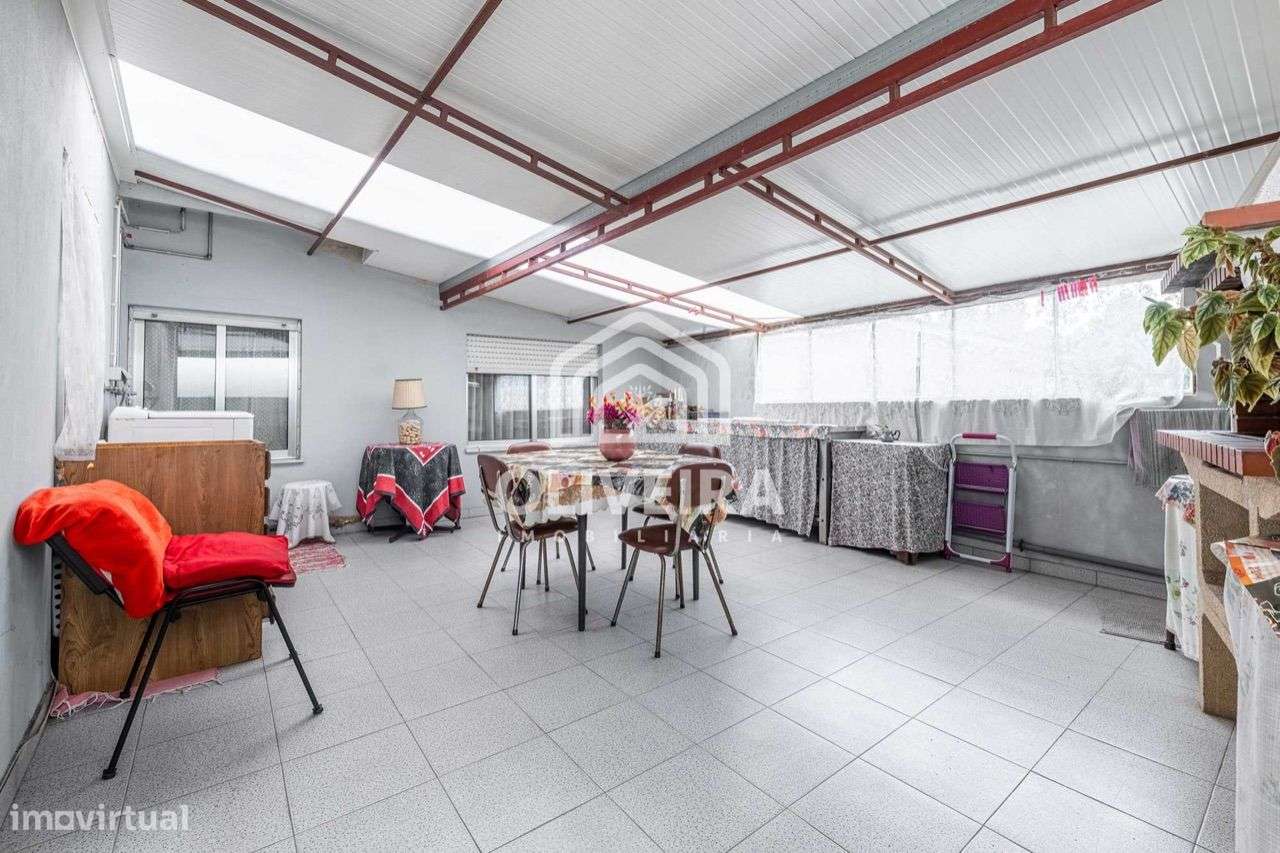 Moradia com Habitação e Comércio-31