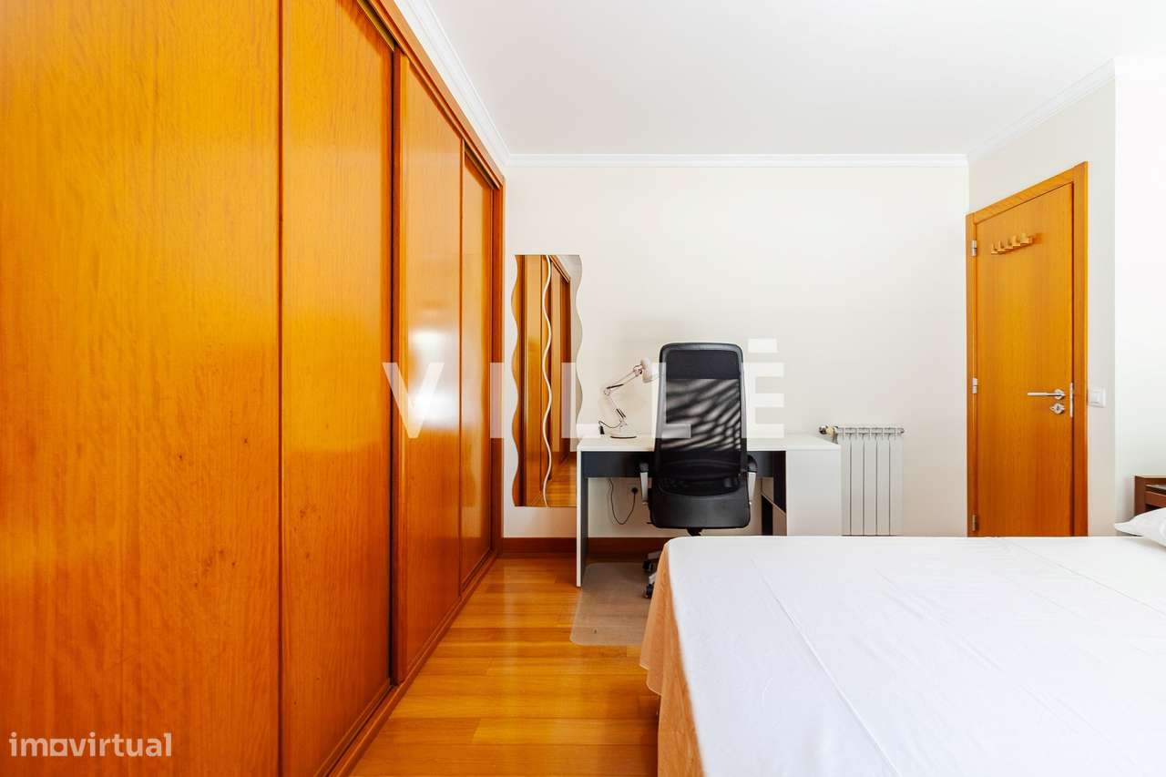 Apartamento T2 com Garagem Fechada e Arrumo no Glicinias-17