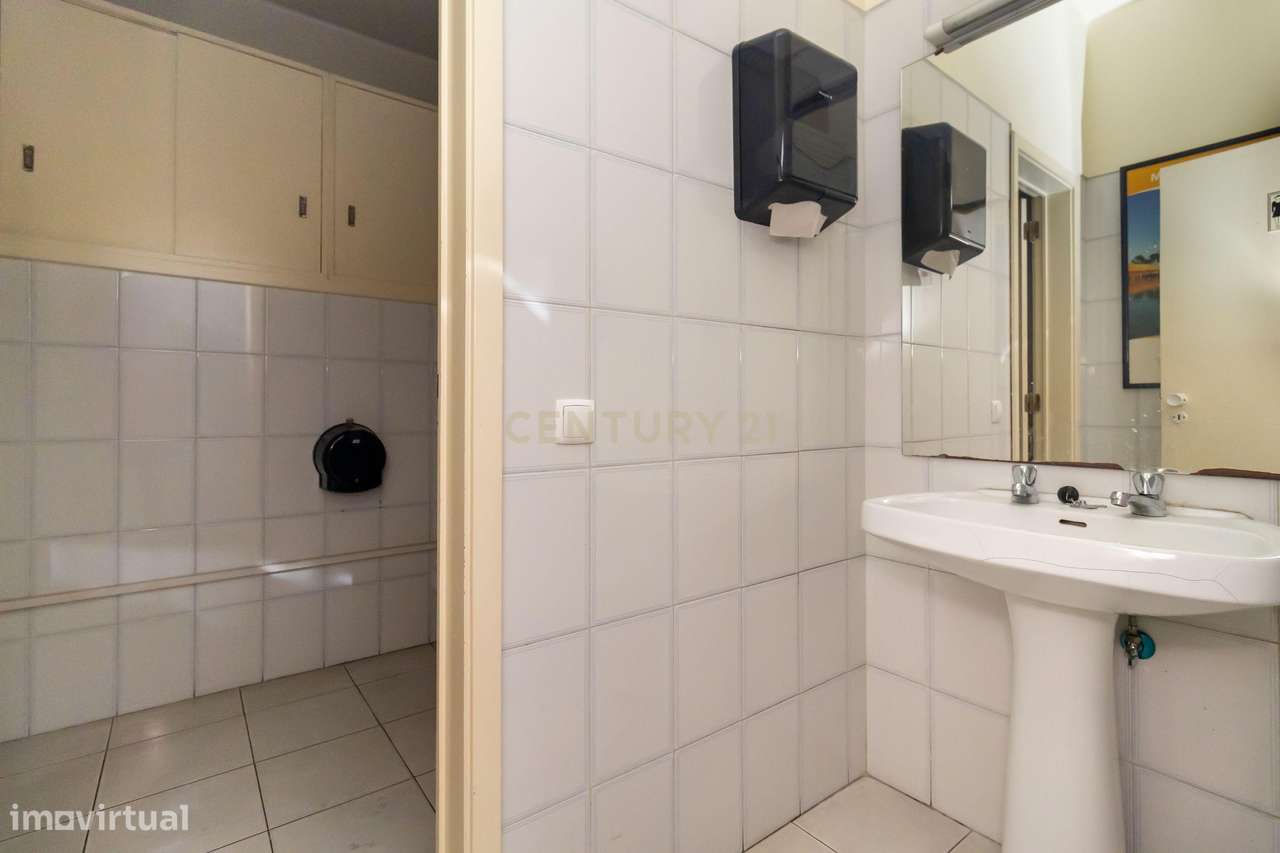 ESPAÇO COMERCIAL/SERVIÇOS com 311m2, para venda, no centro do Prior Ve-33