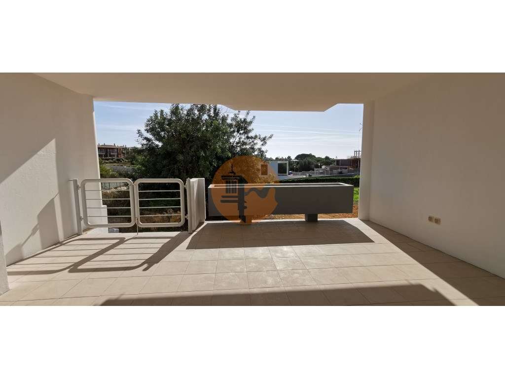 Moradia totalmente renovada numa zona calma onde predomina a habita...-9