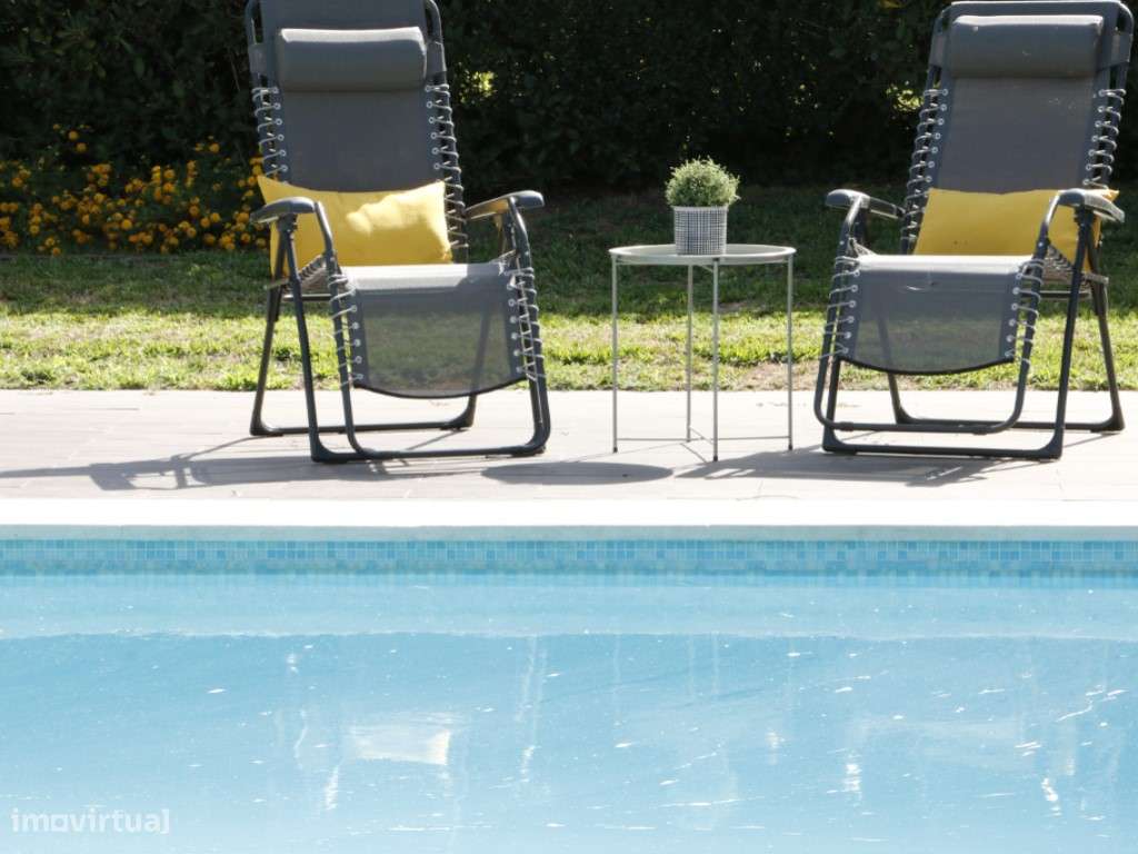 Moradia T4 com Jardim Privado e Piscina na Aroeira-31