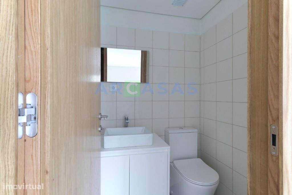 Moradia V3 com jardins e estacionamento na Trofa-31