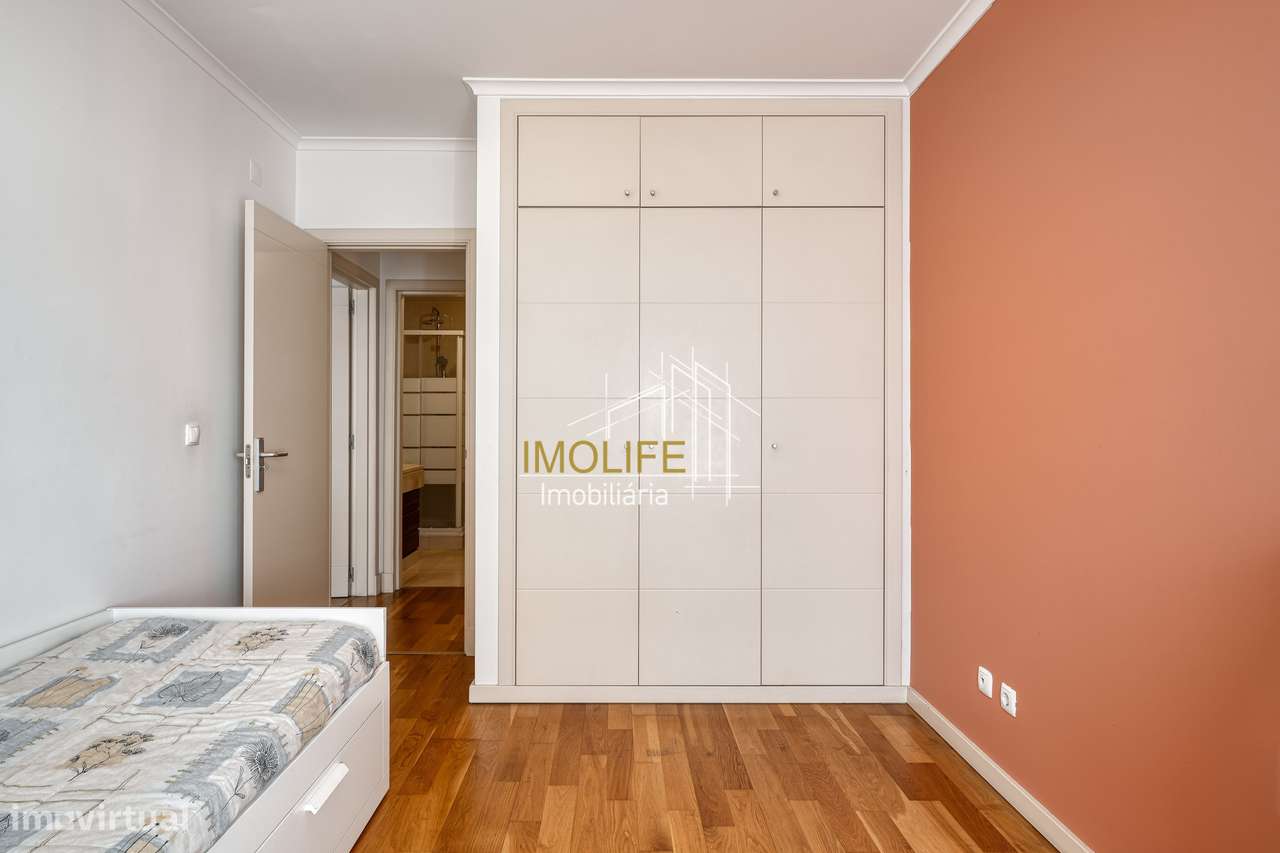 Apartamento T2 com Vista Desafogada em Benfica-14