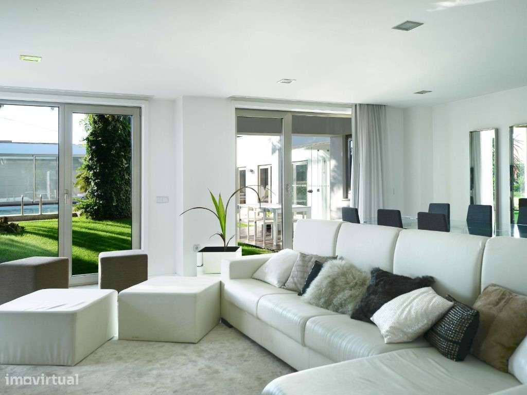 Moradia T4 com jardim e piscina situada na margem da Ria de Aveiro - Grande imagem: 4/37