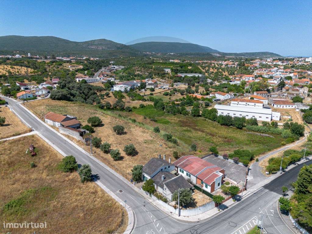 Armazém e terreno com possibilidades de construção - Grande imagem: 3/9