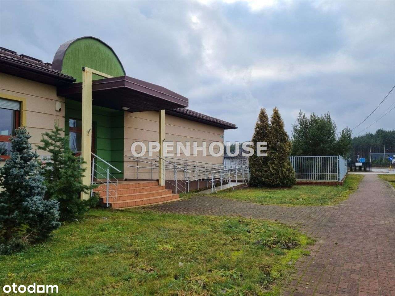 Dom,Biura,Garaże Wys.5m,10 miejsc par.Dział-1700m2-18